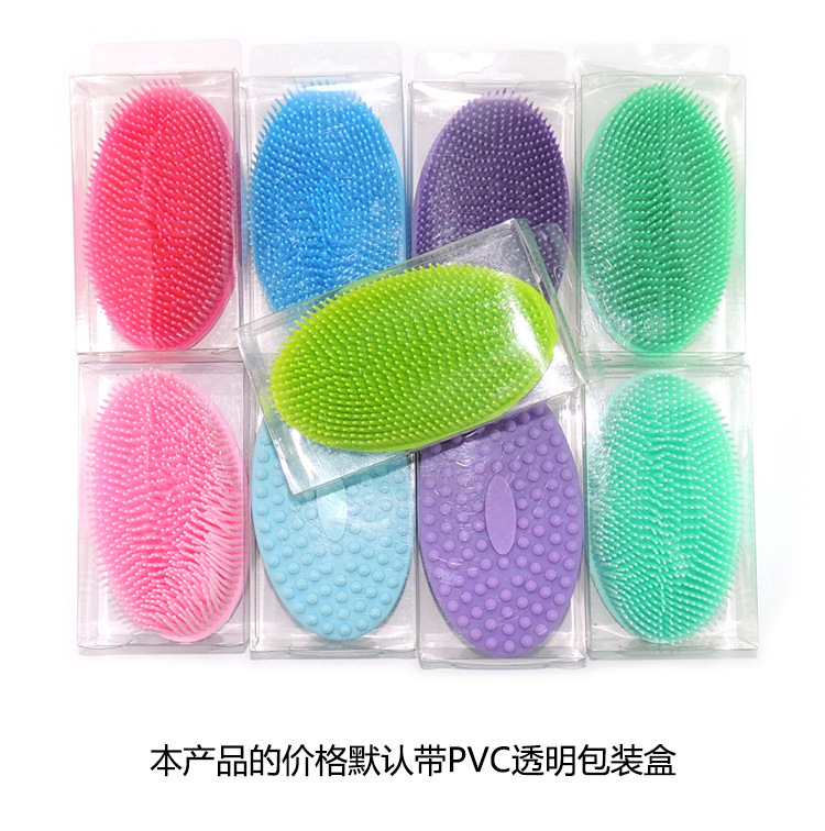Những đứa trẻ tắm với bàn chải mềm dẻo xoa bóp bằng nước rửa mặt và tắm rửa với những đứa trẻ đang tập đánh răng