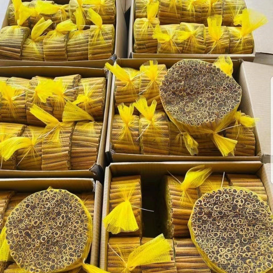 Cinnamon bats decorated with cinnamon platinum.