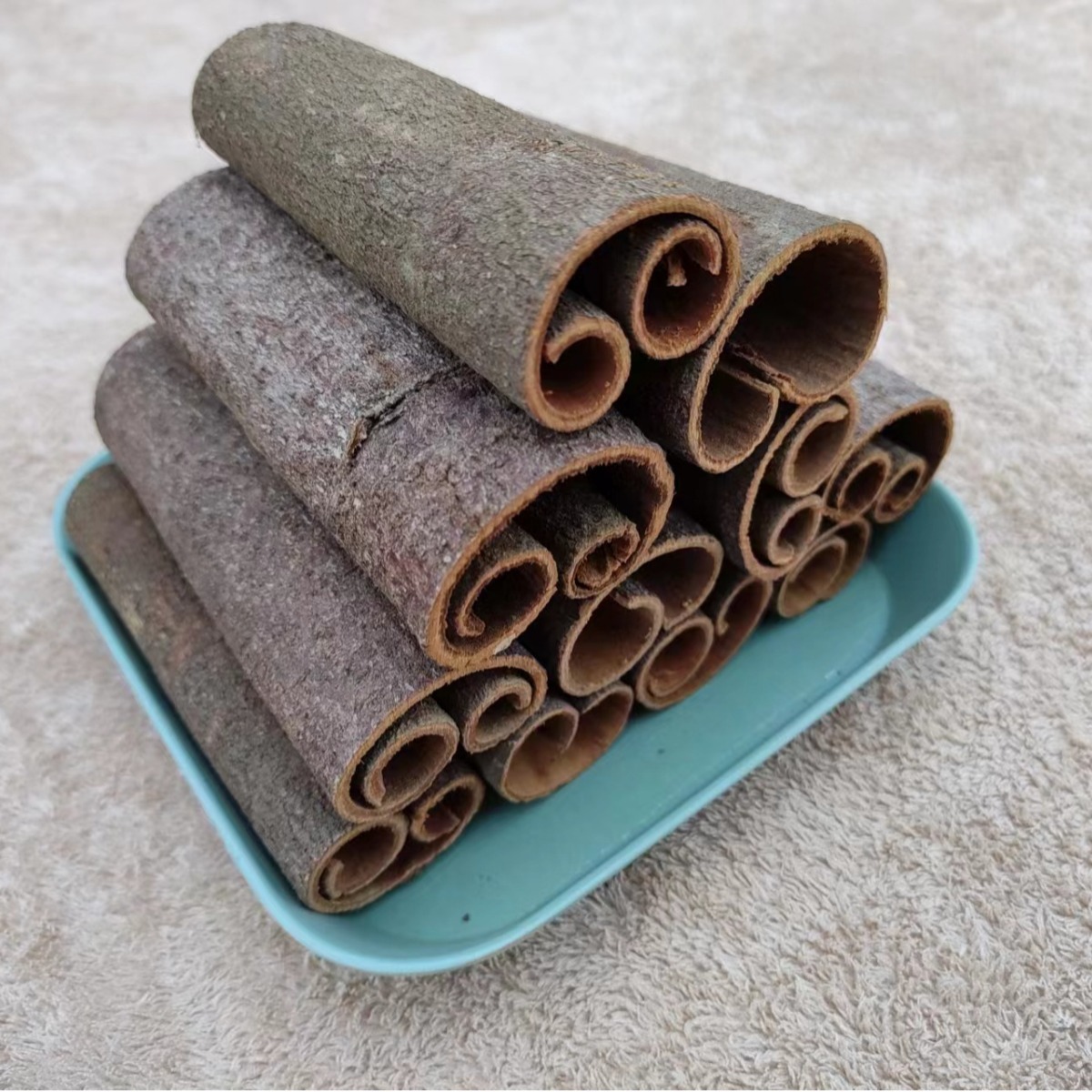 From the source, cinnamon cinnamon, eight horns of cinnamon.
