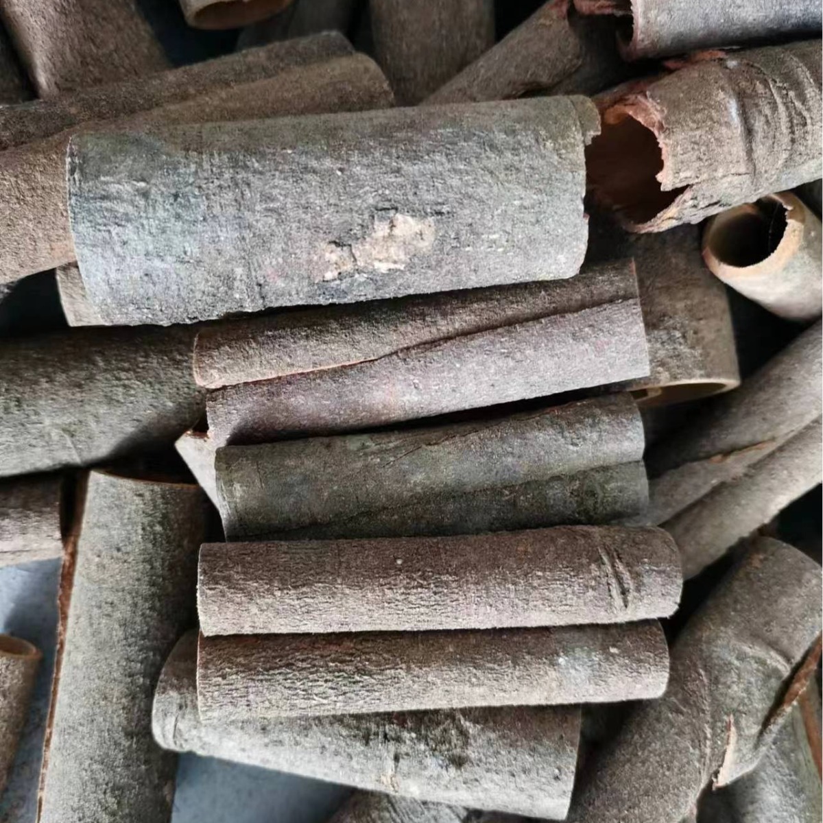 From the source, cinnamon cinnamon, eight horns of cinnamon.