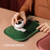 Nhà gạo có một túi nước nóng chứa nhiệt độ nóng từ nước nóng điện.