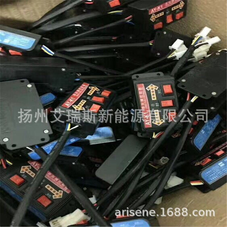 ไฟลูกศรสองทางสําหรับนําโครงการแสงรถที่ขึ้นยอดเพื่อเคลียร์ 12 V24 V สําหรับน้ํารั่วไหลสุขาภิบาลรถยนต์