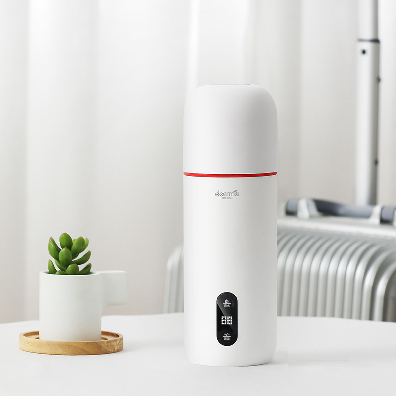 Ứng dụng cho một chuyến đi nước nóng nhỏ mang theo với một chiếc tách nhỏ đa chức năng.