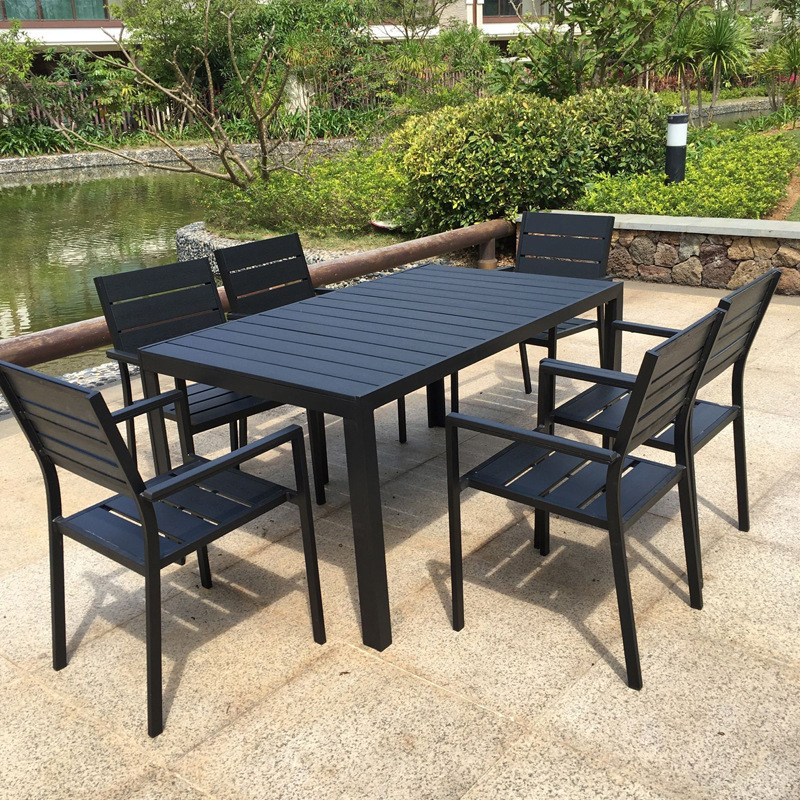 Aluminium alloy outside of the garden garden, table and chair for a wooden meal at the Commercial Plaza Hotel.