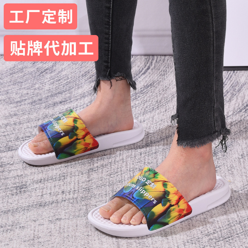 Một đôi giày ở nhà máy tùy chỉnh khách sạn Logo Bath cho việc dán nhãn.