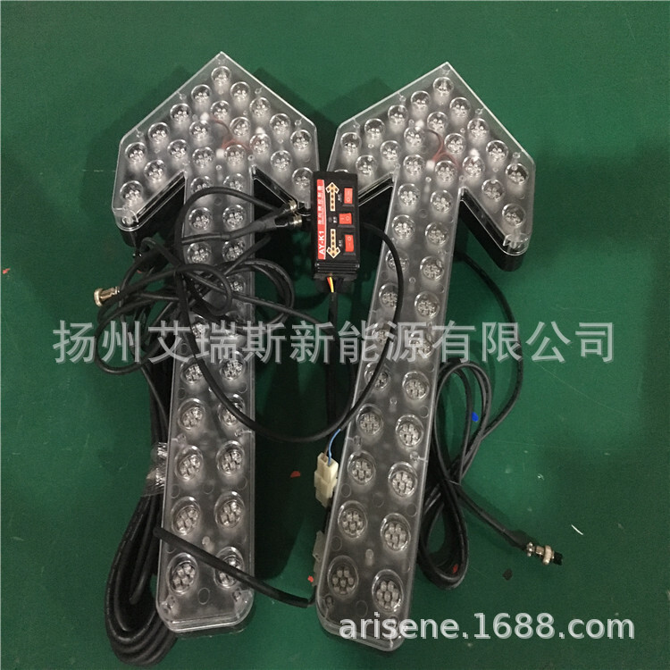 ไฟลูกศรสองทางสําหรับนําโครงการแสงรถที่ขึ้นยอดเพื่อเคลียร์ 12 V24 V สําหรับน้ํารั่วไหลสุขาภิบาลรถยนต์