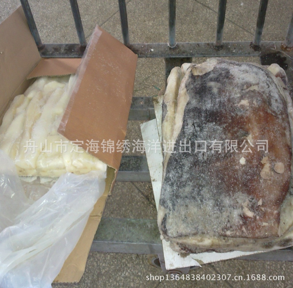 Những miếng thịt đông lạnh của người Peru, những chất thải lớn, chế biến gọn gàng, hải sản đông lạnh để bán.