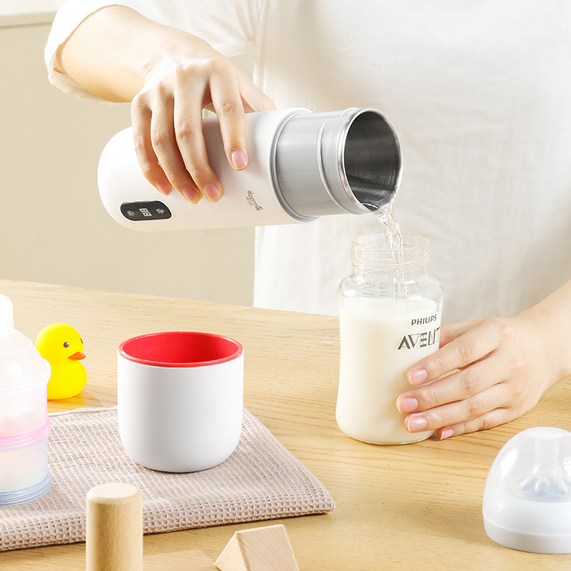 Ứng dụng cho một chuyến đi nước nóng nhỏ mang theo với một chiếc tách nhỏ đa chức năng.