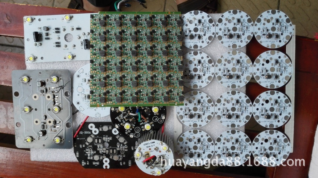 Sản xuất xe hơi chạy bằng máy đèn LED đầu, cách xa bảng điều khiển bằng nhôm sáng cho sự phát triển máy điện tử PCBA