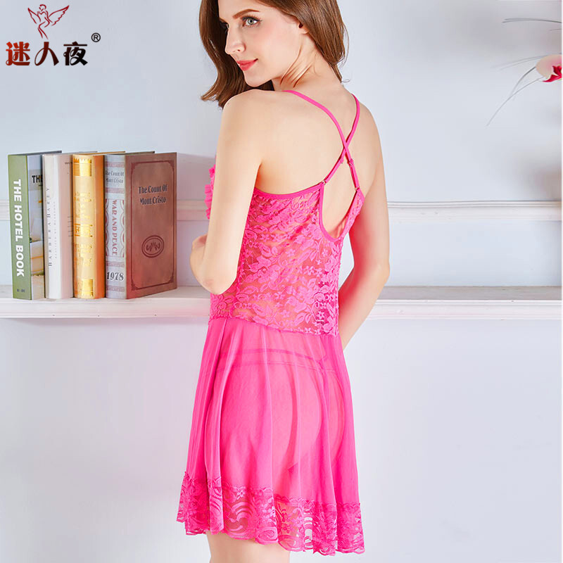 Kinh doanh thương mại ở nước ngoài là một chiếc váy ngủ gợi cảm với màn che kín và một bộ đồ lót đã được khai quật là 8502.