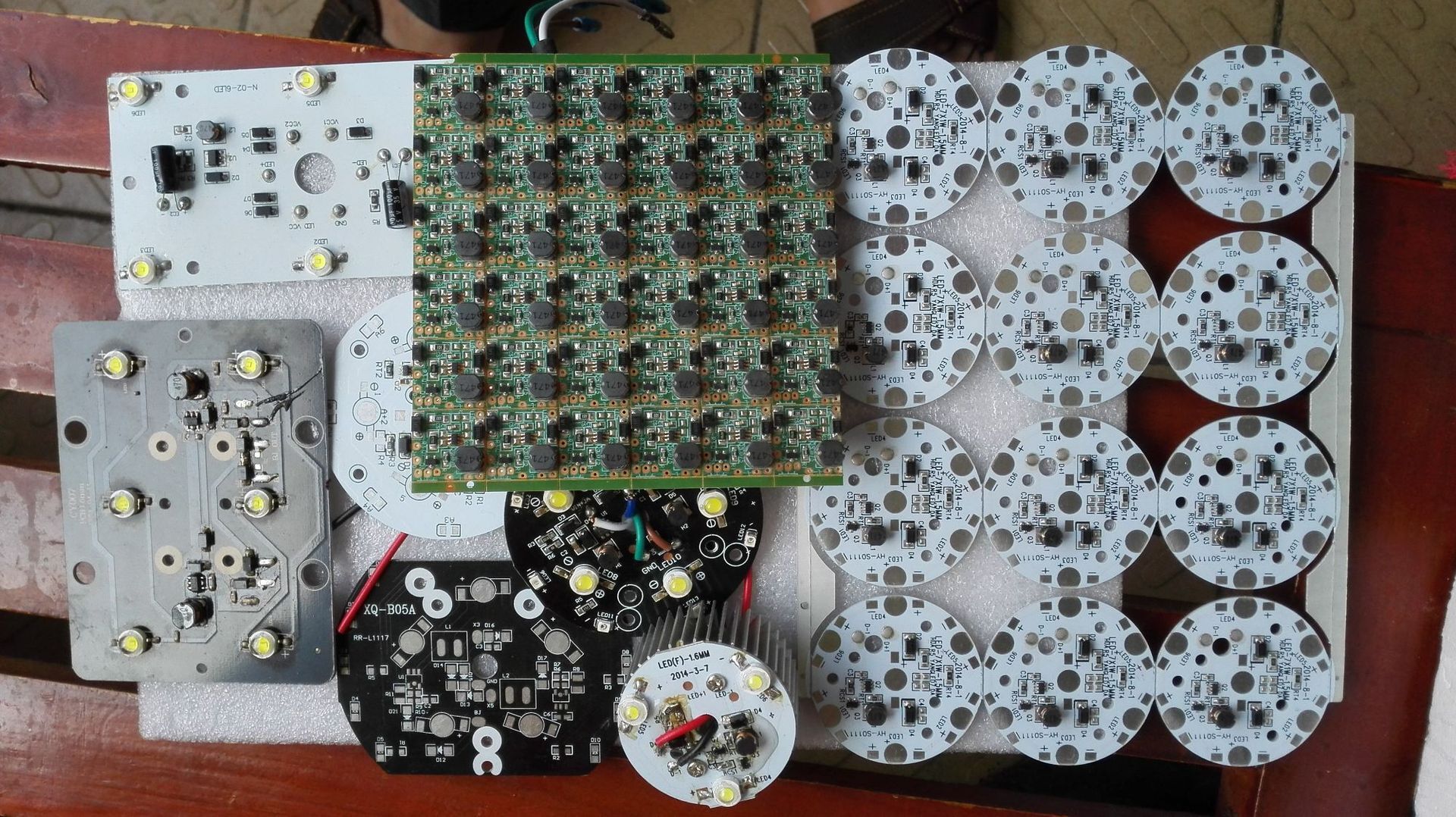 Sản xuất xe hơi chạy bằng máy đèn LED đầu, cách xa bảng điều khiển bằng nhôm sáng cho sự phát triển máy điện tử PCBA