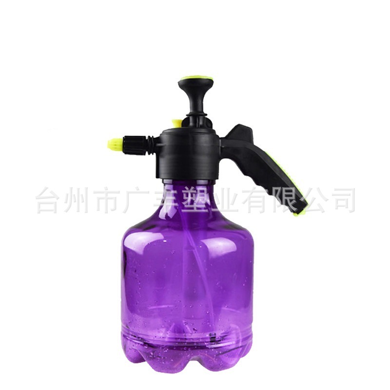 Những cái nồi nhỏ dùng để tưới nước ở nhà