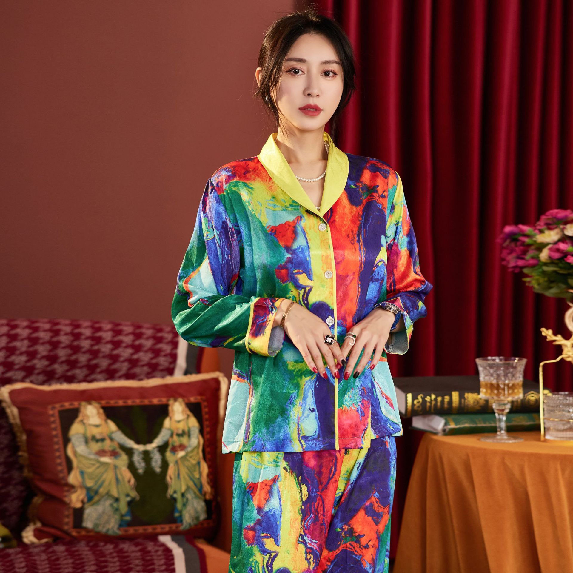 2024 Mùa xuân và mùa hè New Lady Pyjamas bắt chước một bộ đồ lụa lớn trong bộ đồ mỏng.