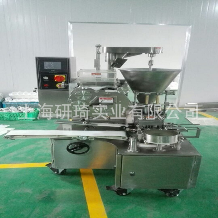 Nhà sản xuất cung cấp một máy khoan khô với một loạt các cối xay cá có thể xử lý được.