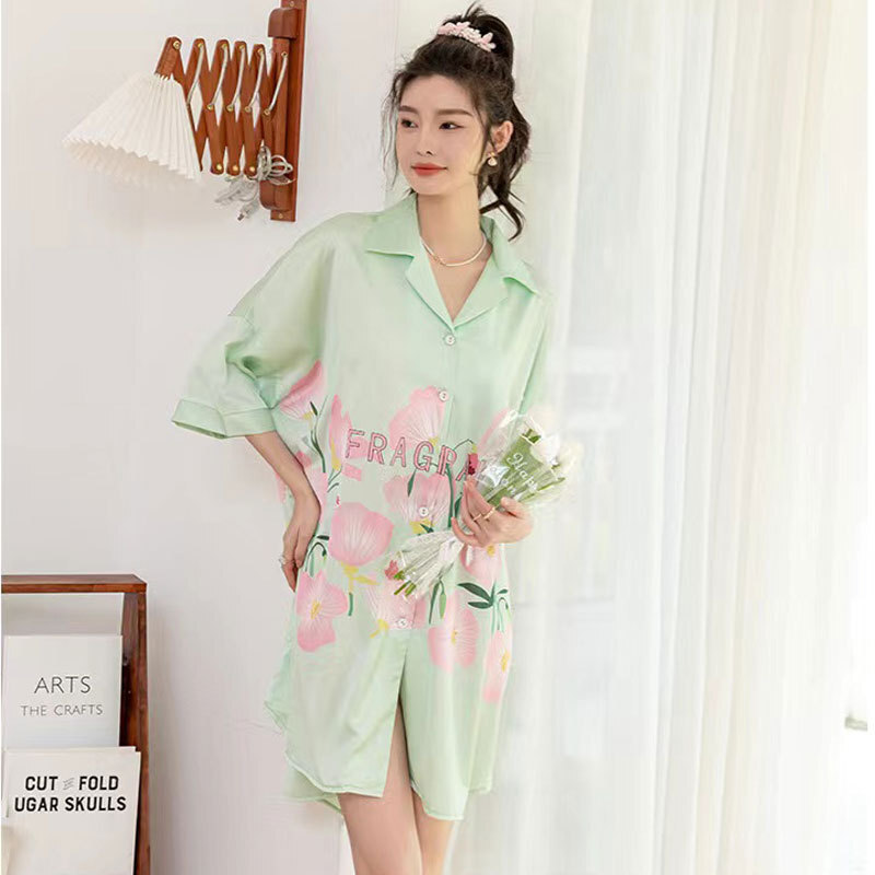 Đồ ngủ mùa hè mới, cô gái xinh đẹp với bộ váy đẹp.