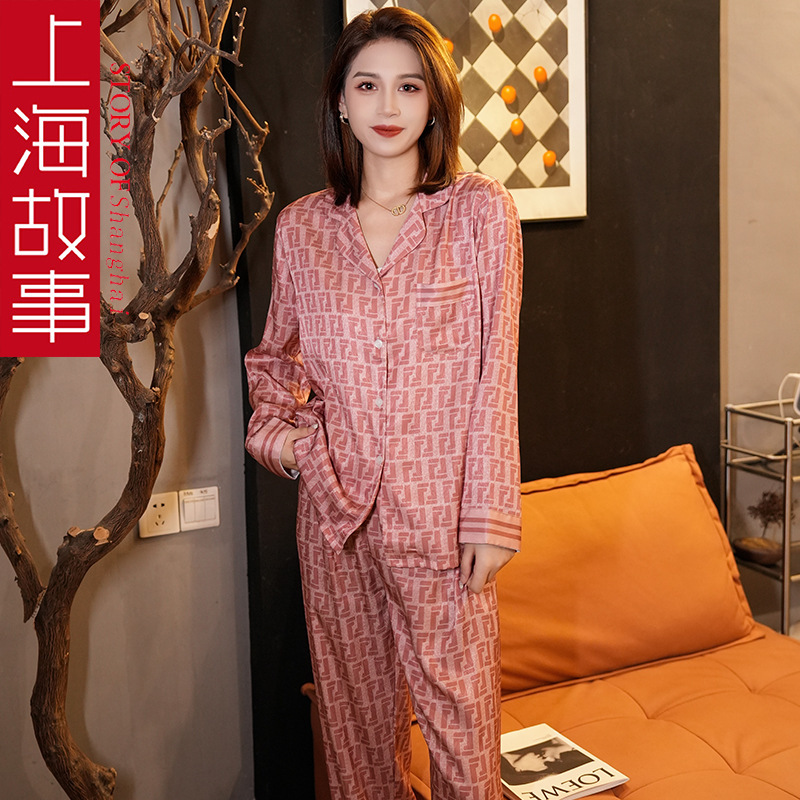 2023, cô gái áo ngủ lạnh điên khùng mới, Redins.
