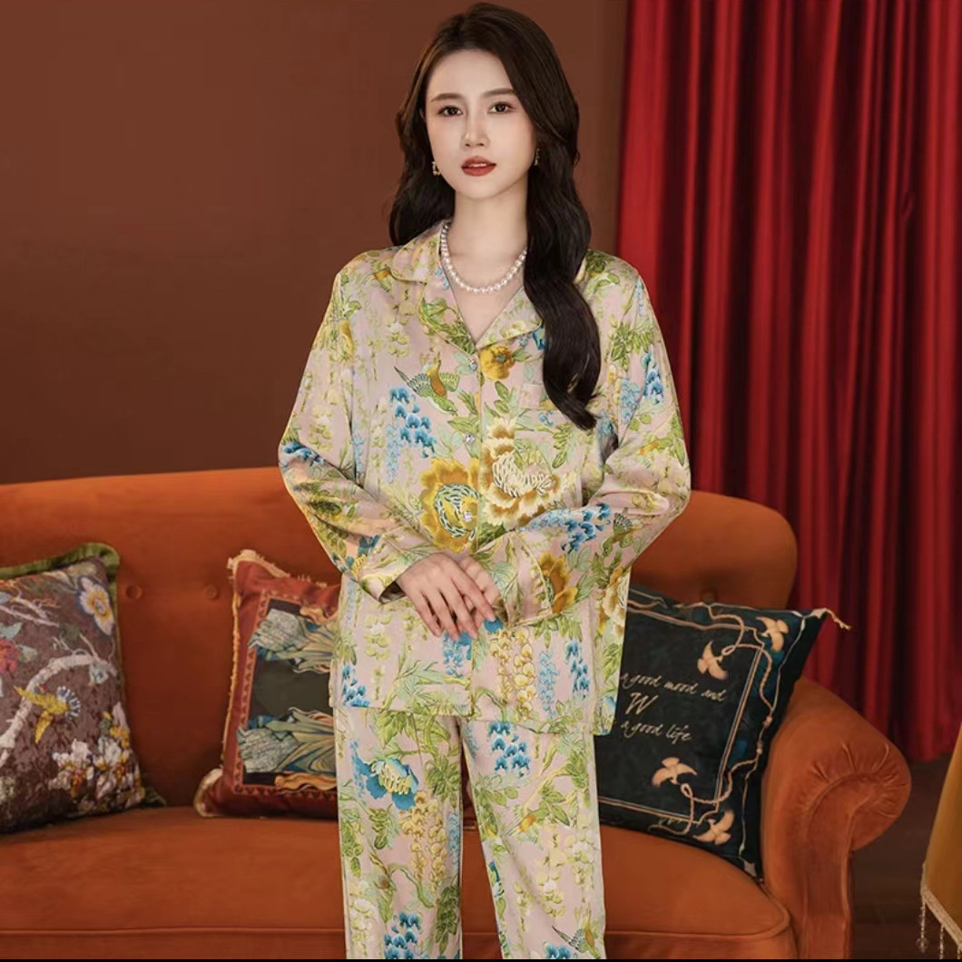 Bộ đồ ngủ lạnh điên rồ của quý cô đây, bộ đồ lụa mặc vào mùa hè mới, màu đỏ.