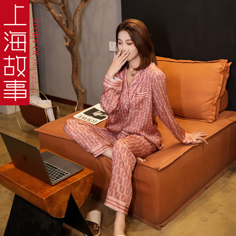 2023, cô gái áo ngủ lạnh điên khùng mới, Redins.