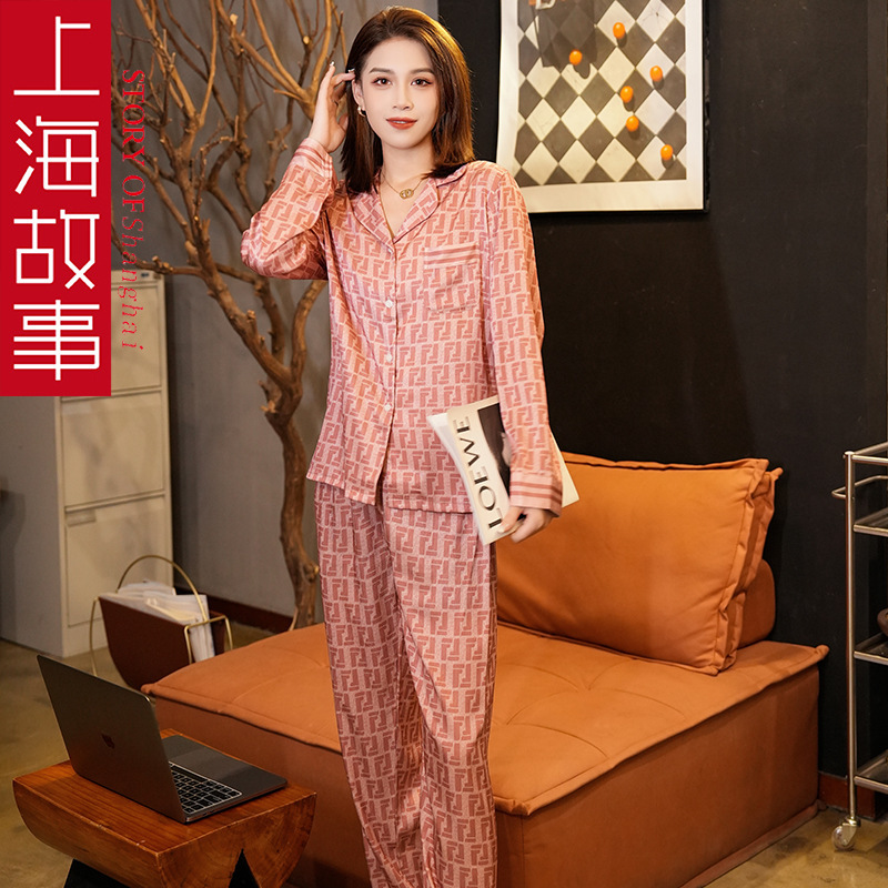 2023, cô gái áo ngủ lạnh điên khùng mới, Redins.