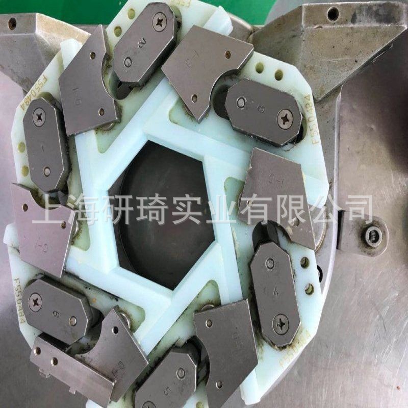Nhà máy cung cấp các phụ tùng cho Rene.