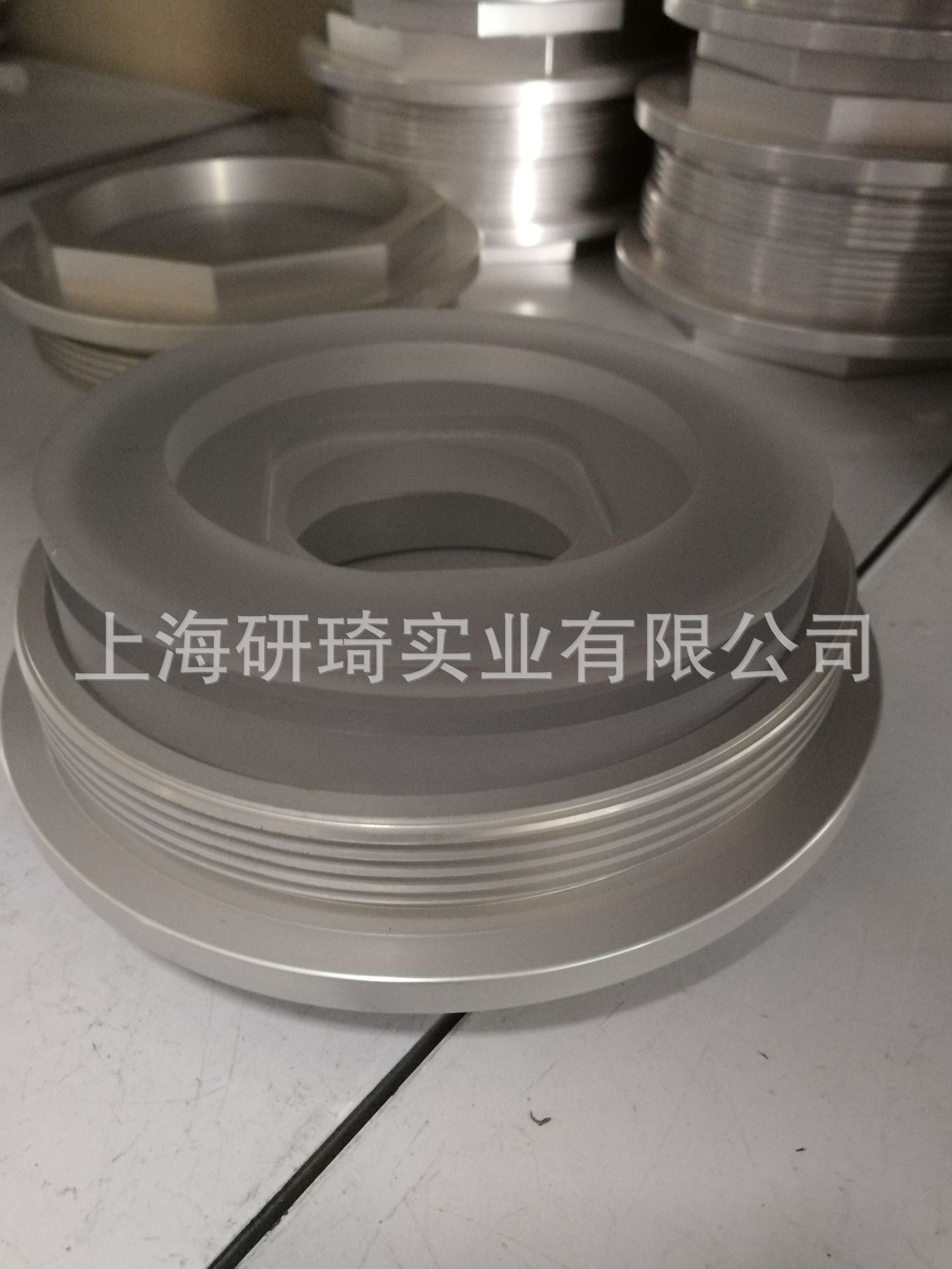 Nó là một nguồn cung cấp trực tiếp các bộ phận cho một gói tự động.
