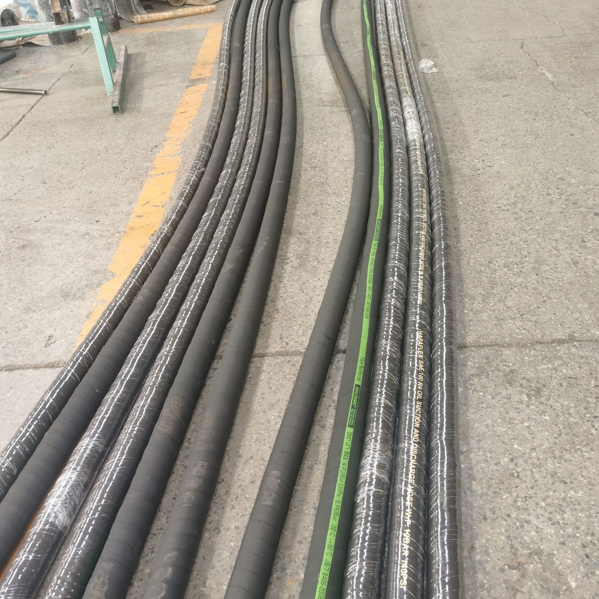 Aqueous air low-pressure black oil-resilient industrial rubber tubing lined