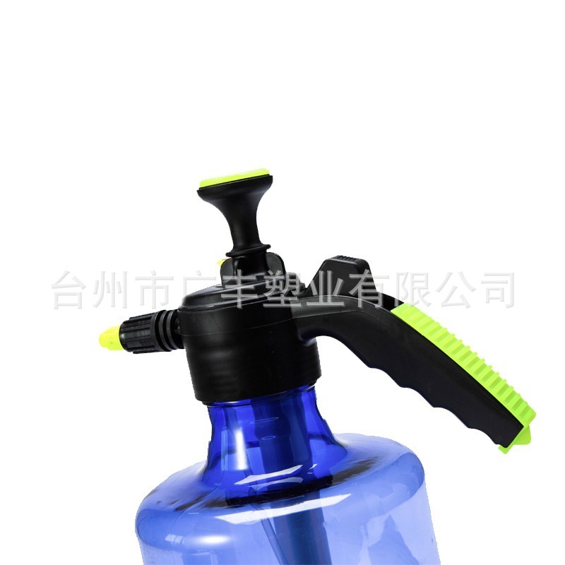 Những cái nồi nhỏ dùng để tưới nước ở nhà