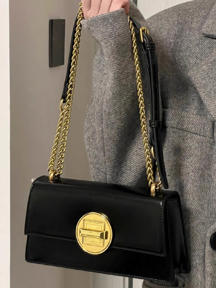 The new 2024 is full of women's bags of retro-false.