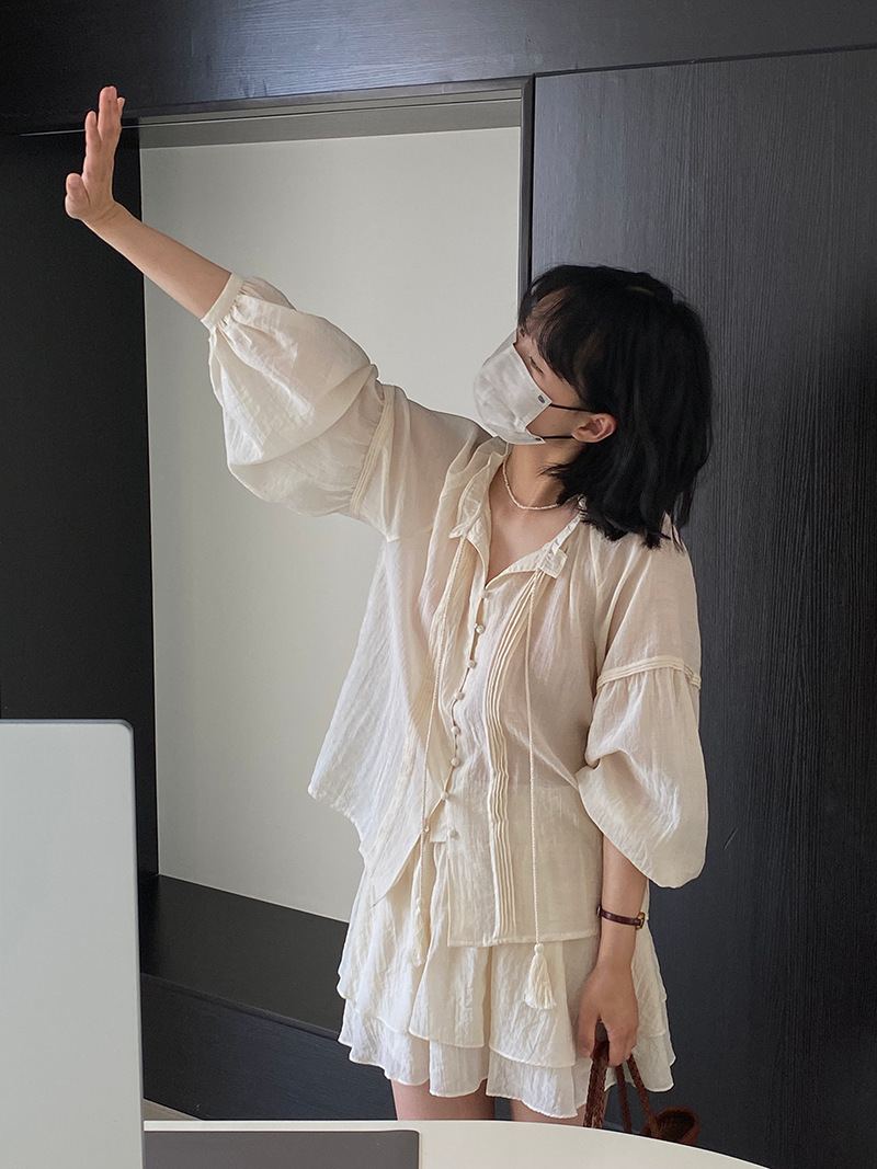 Trương Xô, một bộ đồ có sữa, một áo thun của họ Du và một cặp 1085 cho phụ nữ vào mùa hè.