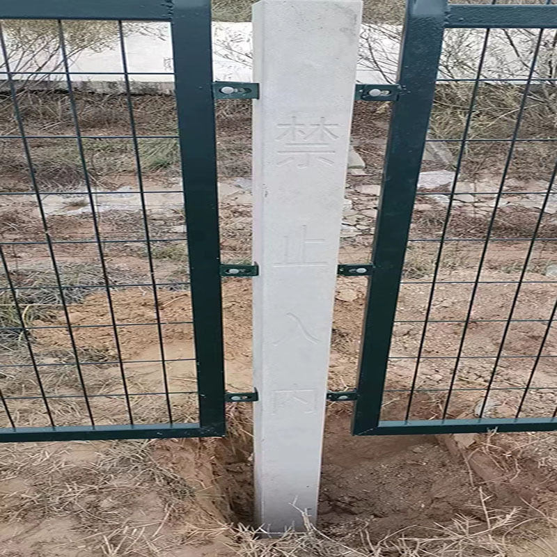 Railway separation fence 12* 12* 12*250 cm railway protection fence concrete and concrete pillars