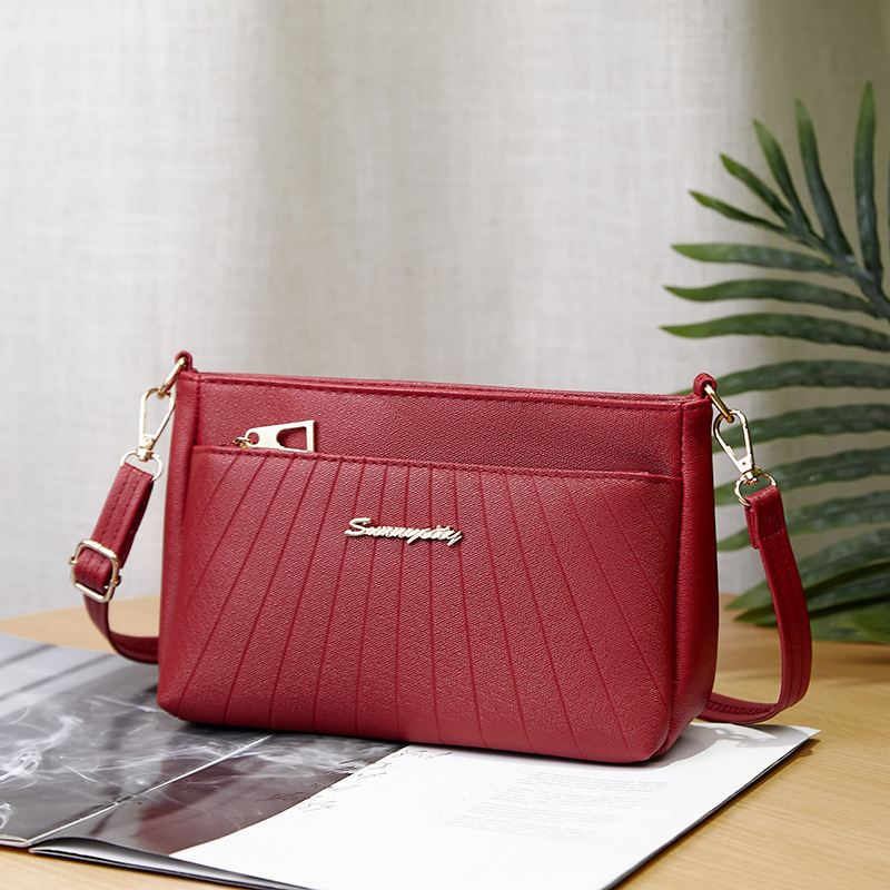 The new girl bag is a stylish, stylish, stylish, stylish, one-shouldered mother.