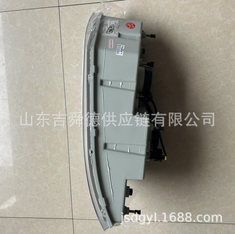 The main left-side light of the Shandong Haworth bus is always a front-line H-QZ613 x 640L