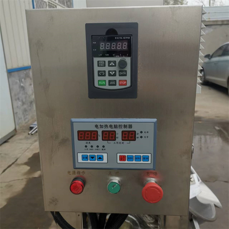 Một nồi hơi nước nóng tự động, máy trộn nước sốt, máy sản xuất nước sốt.
