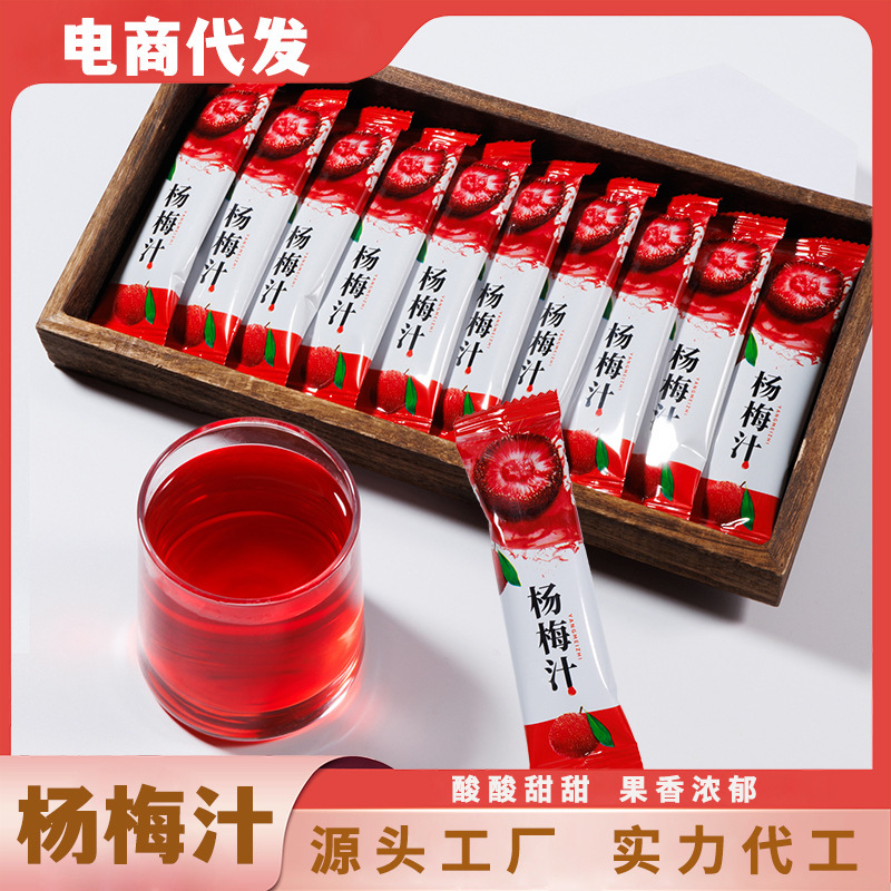 Những gói nhỏ đặc của nước ép mận nảy mầm từ nước ép sống, nước ngọt lạnh mùa hè