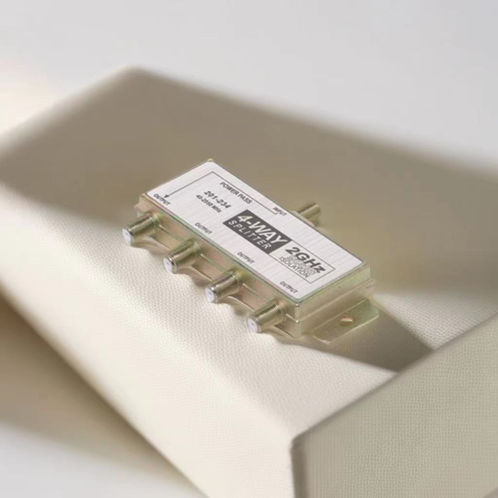 浦能數字有線電視信號傳播分配器5-2400MHZ一分四閉路電視分配器