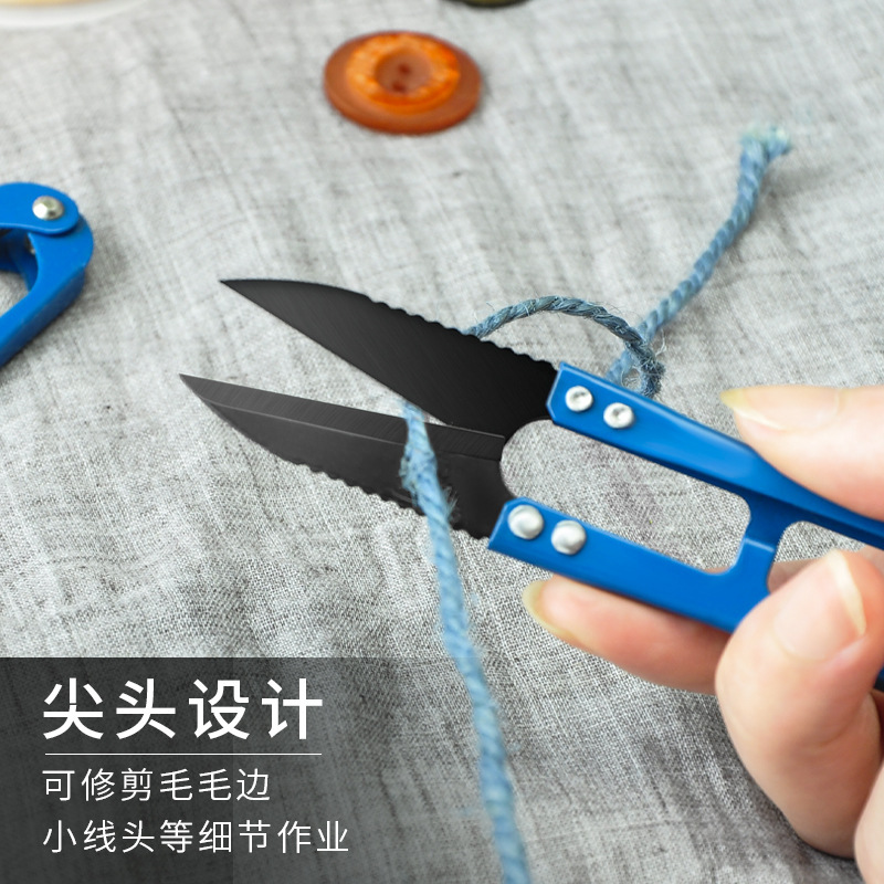 Daikichi's little scissors, and his little scissors with his teeth on them.