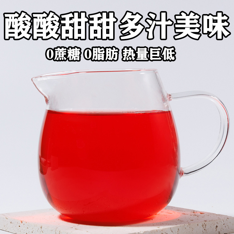 Những gói nhỏ đặc của nước ép mận nảy mầm từ nước ép sống, nước ngọt lạnh mùa hè