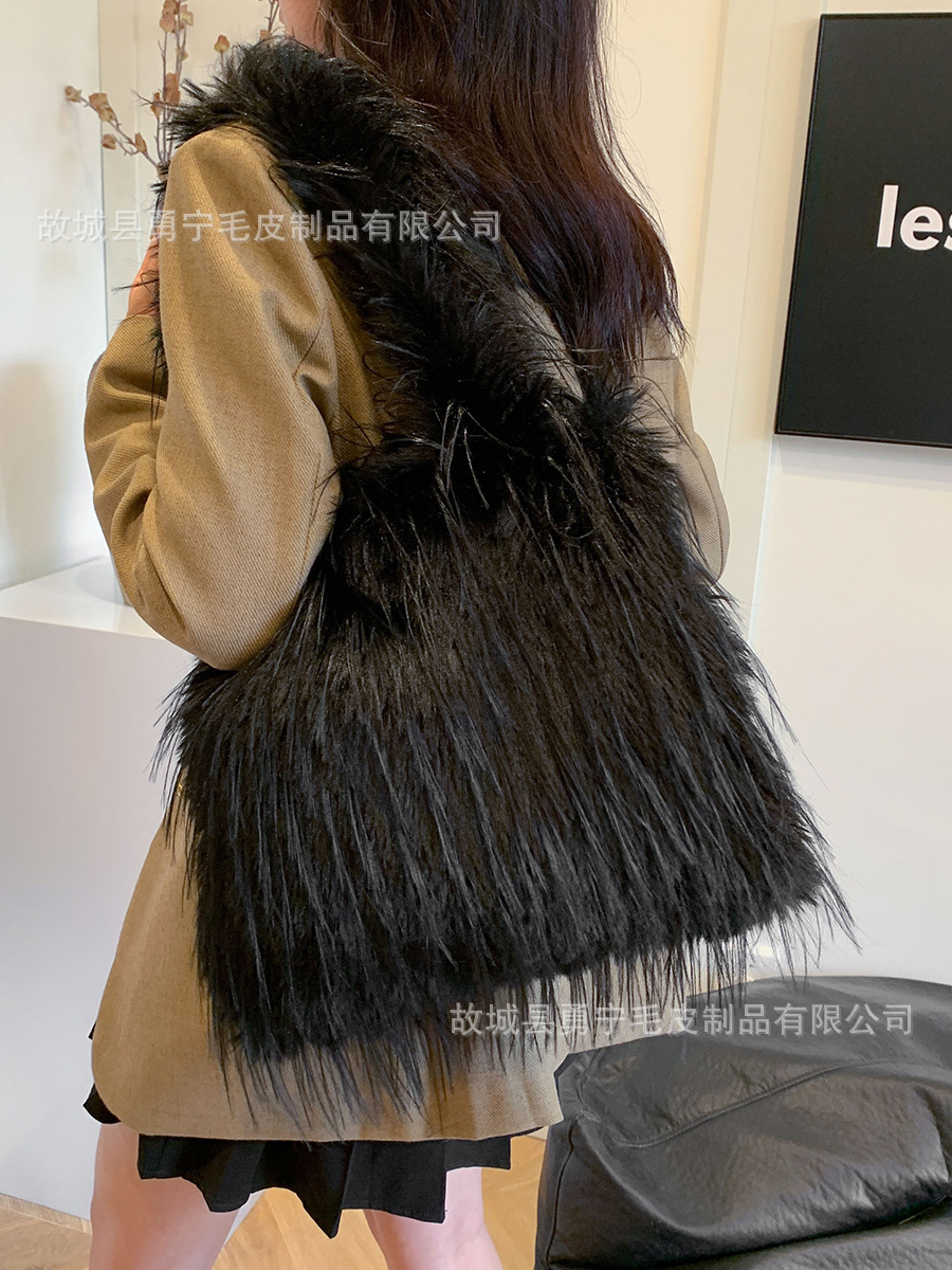 Cross-border, high-capacity velvet bag, 2024 new ocean air current, single-shouldered tot bag.