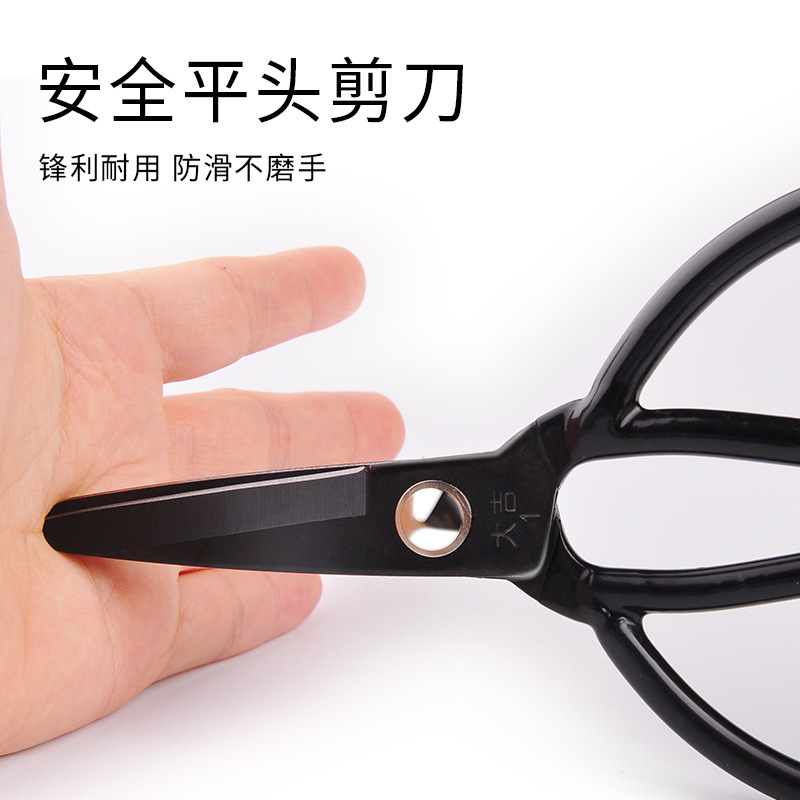 The factory sells the security round-head scissors at Dae Gil Prison.