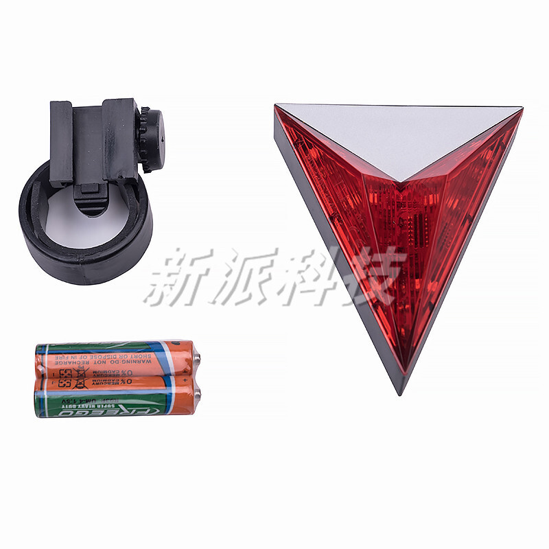 The new LED LED warning taillight truck was equipped with a warning light for a bicycle taillight.