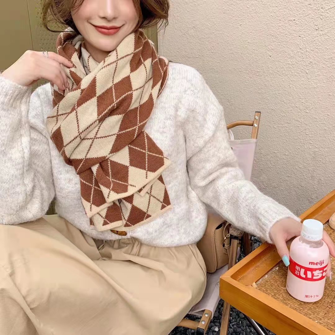 The new scarf girl, the Korean family's retro-grass diamond-shaped double-faced, color-composed plasters, and an extra pin-weave.