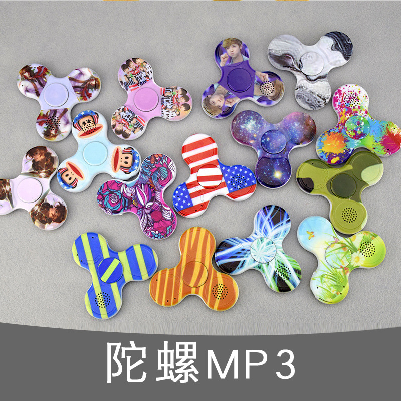 Với một cái cắm 7 màu vào máy nghe nhạc MP3, được sử dụng như một người đọc thẻ, với một cái tai nghe trong 5 tiếng, và đưa 1 H ra.