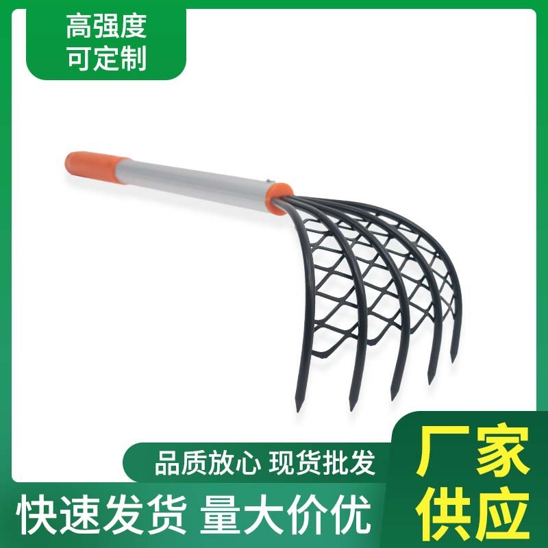 Những con sò khô và ấu trùng biển cho một con cào đa mục đích.