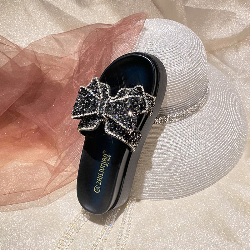 The summer was full of drilled-and-truck women wearing a new 2024, thick-skinned slipper, and an extra pancake sandal.