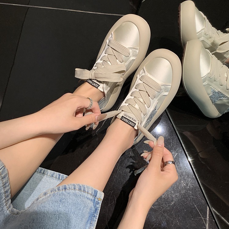 She's a white-shoe-skinned 2023 girl with a big, round head and a big star.