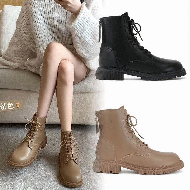 She's a Korean-sized martinite boots with velvet boots.