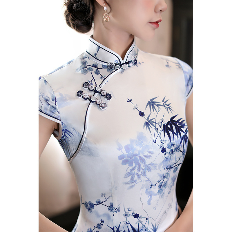 Trang phục mùa xuân năm 2021 và mùa hè mới là một phiên bản tốt hơn của bộ váy ngắn gọn của Trung Quốc.