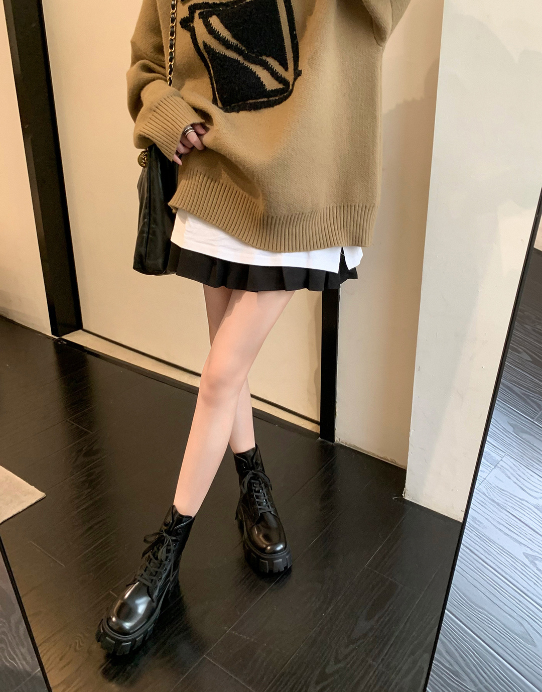 Customize 2024 autumn corset gears to raise the bottom of the cones with the motorcar Martin boots.