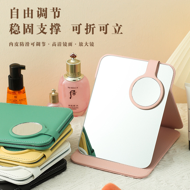 Trong những tấm gương mở rộng để gấp cả phòng ngủ đầy màn hình với một máy tính xách tay chống rơi.