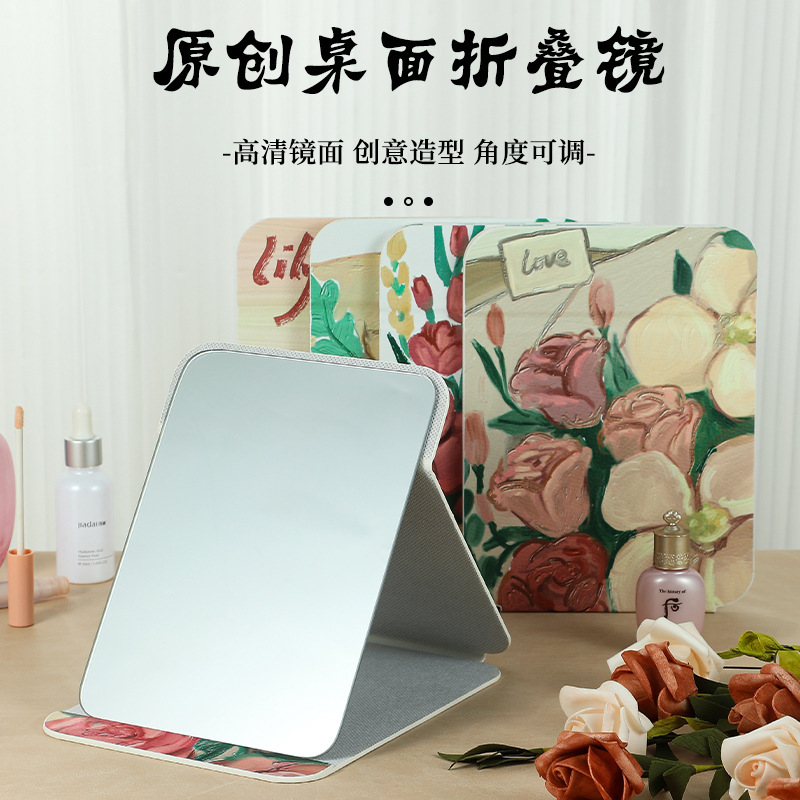 Một chiếc gương tủ quần áo đơn giản với một tủ đựng đồ có gương để bàn tại nhà